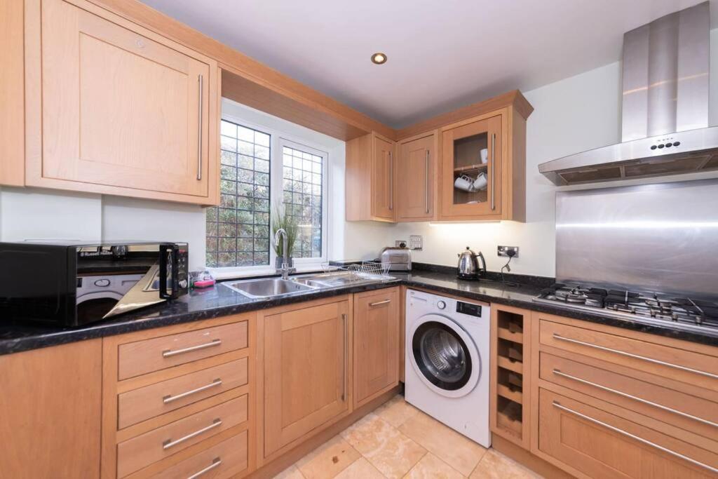 Ratby House - Spacious 3 Bed With Garden & Parking Earley Екстер'єр фото