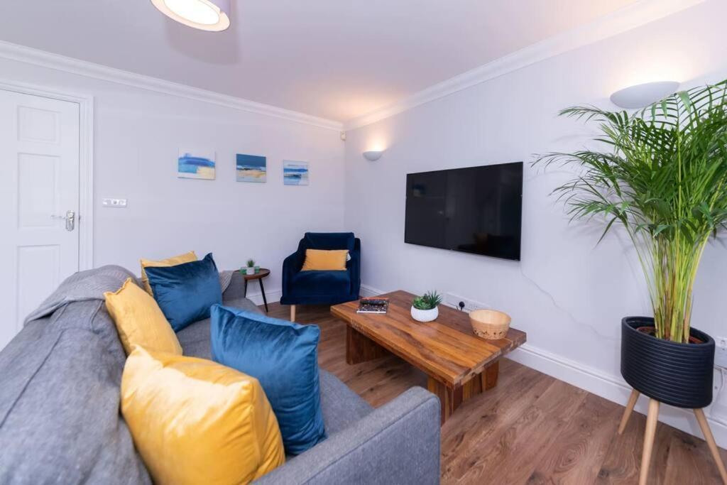 Ratby House - Spacious 3 Bed With Garden & Parking Earley Екстер'єр фото