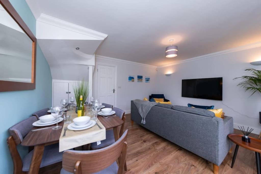 Ratby House - Spacious 3 Bed With Garden & Parking Earley Екстер'єр фото
